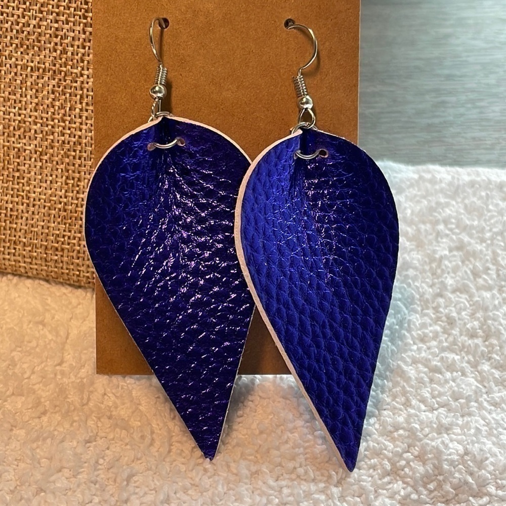 💐5/25 purple leather leaf teardrop metallic purple blue nice quality reversible